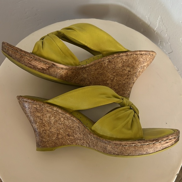 Born Drilles lime green leather sandal. Sz 8 - Picture 6 of 10